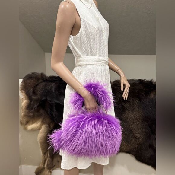 Lilac Handmade Dyed Finn Raccoon Fur Camera Bag/Crossbody & Fur Pompom Charm - Picture 3 of 17